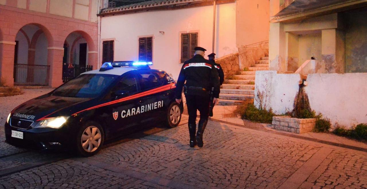 Aggredisce i genitori per avere soldi: arrestato