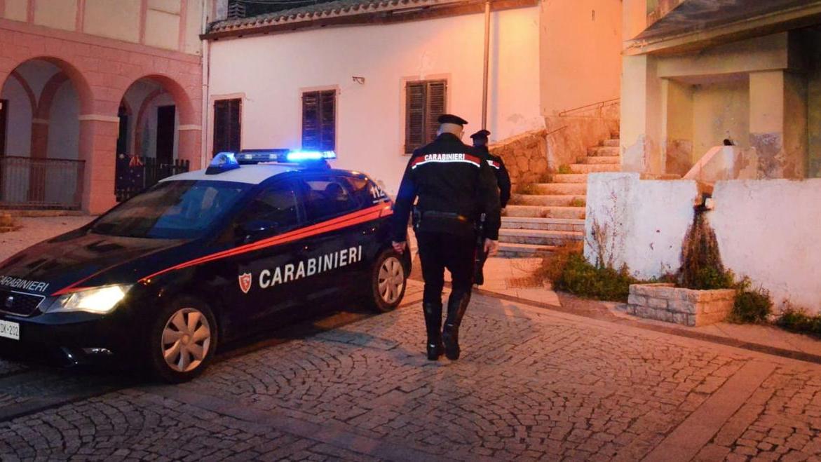 Aggredisce i genitori per avere soldi: arrestato