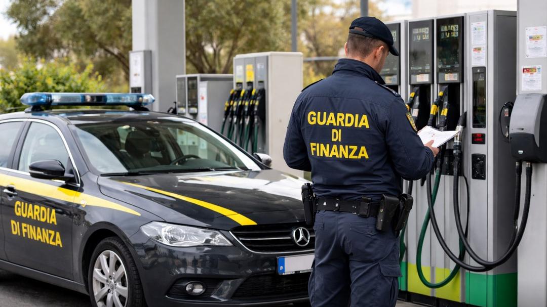 Caro carburanti, i benzinai di Prato accusano le compagnie e il governo: «Pronti allo sciopero»