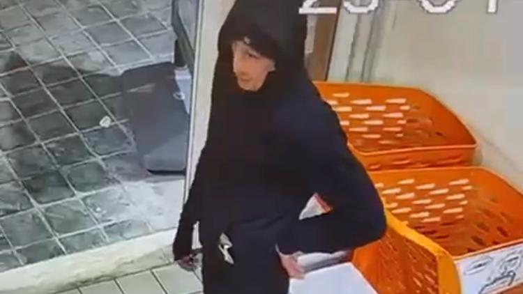 Rapinatori con la maschera di Dalì, svolta nell’inchiesta: quattro sospettati in caserma – Cosa sappiamo