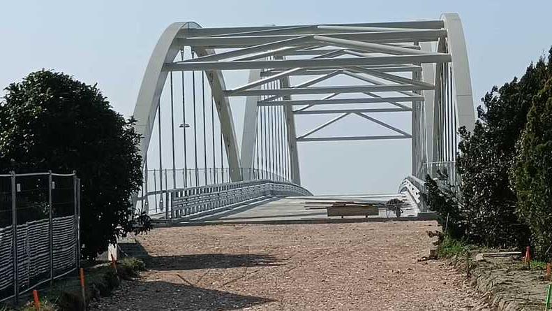 Final di Rero, il nuovo ponte dell’Idrovia è ormai pronto