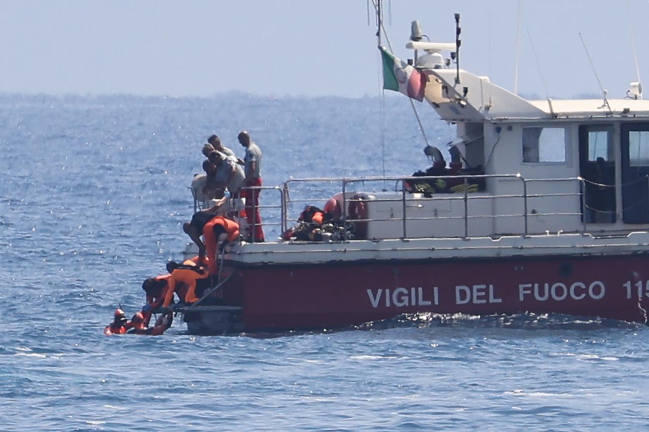 Alghero, donna precipita dalla scogliera in circostanze misteriose: il corpo ritrovato in mare