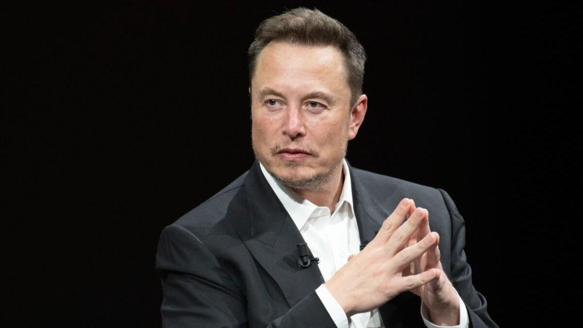Elon Musk domina la classifica degli uomini più ricchi del mondo, tra i primi 100 anche quattro italiani: ecco chi sono