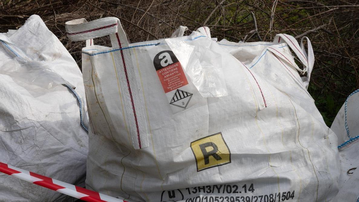 I sacchi abbandonati