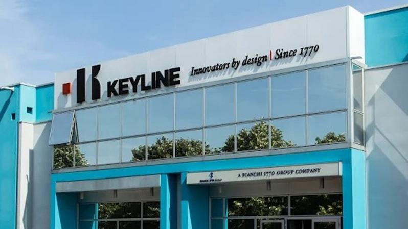 «Sei donna, fai il caffè per tutti»: manager della Keyline risarcita con 50mila euro