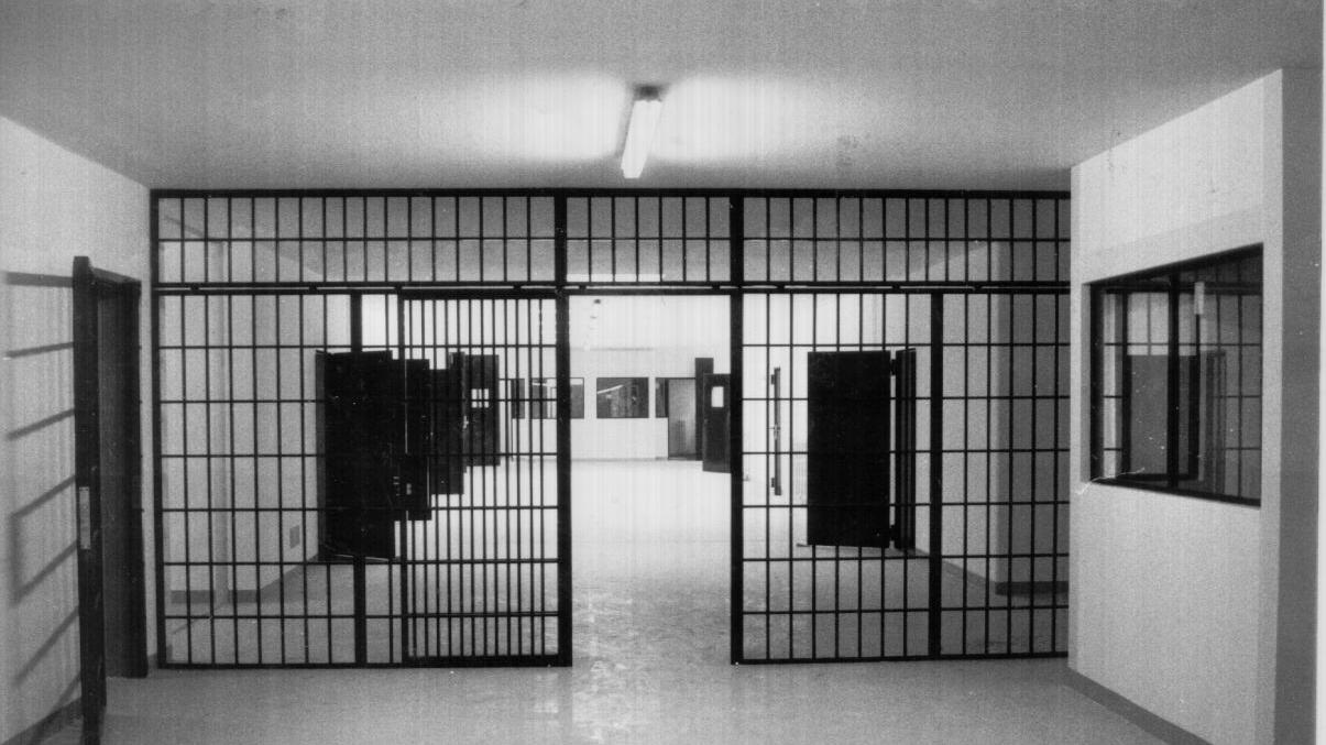 Ferrara, l’ex compagno la minaccia dal carcere: «Quando esco ti brucio»