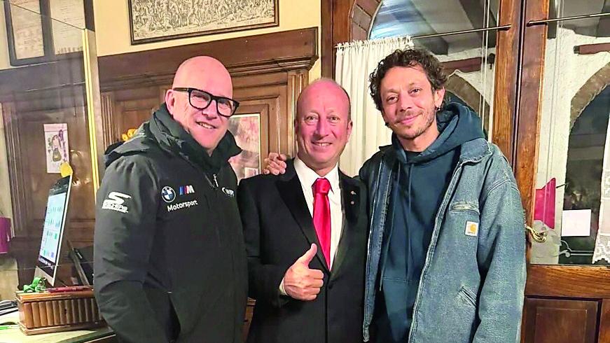 Valentino Rossi a sorpresa a Rubiera: il Dottore a cena tra i bolliti di Arnaldo