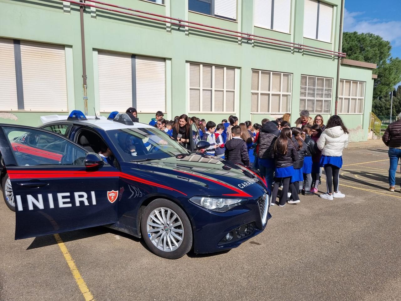 Scuola, 80 alunni a scuola di legalità con i carabinieri