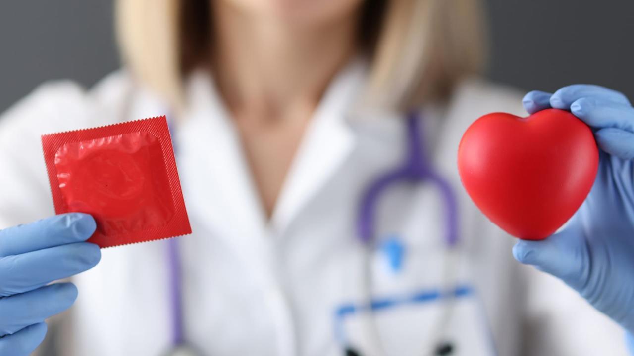 Allarme sifilide, aumentano i casi: come si trasmette e come curarla