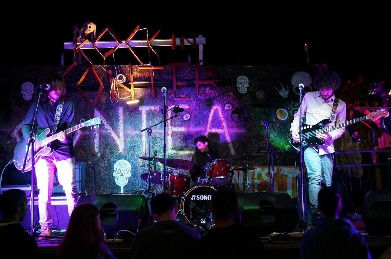 A lezione di concerti dal paninaro rock. In aula arriva un caso unico in Sardegna