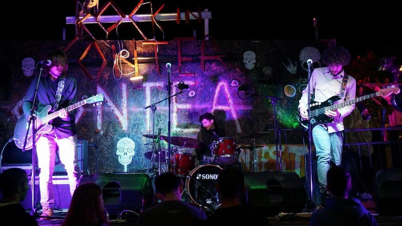 A lezione di concerti dal paninaro rock. In aula arriva un caso unico in Sardegna