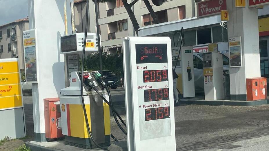 Livorno, balzello dei carburanti: ecco dove costano meno