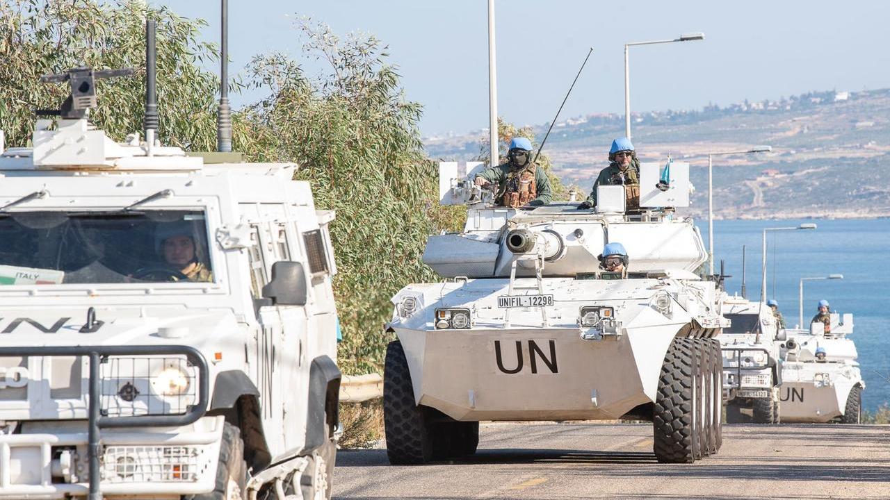 Escalation di violenze in Libano, scambi di artiglieria tra Hezbollah e Israele: cresce la preoccupazione per la Brigata Sassari