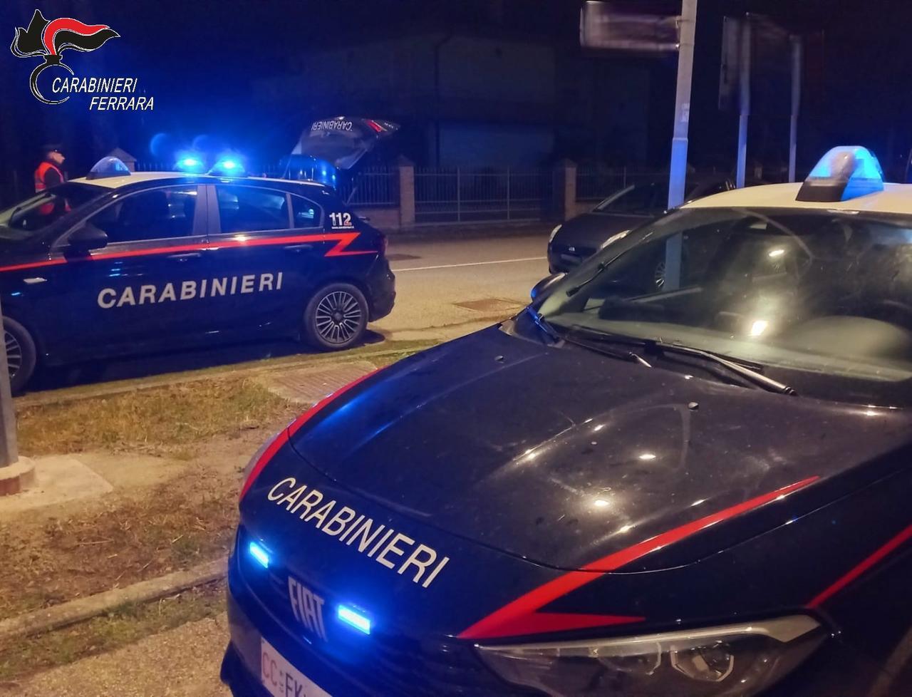 Vigarano, travolge un motociclista e fugge: «Mi hanno rubato l’auto», ma è falso