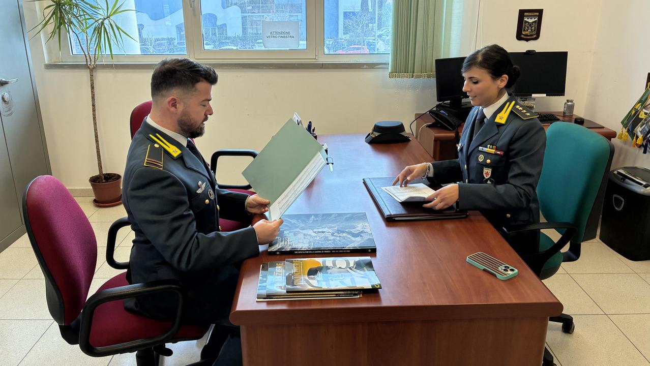 Due finanzieri al lavoro