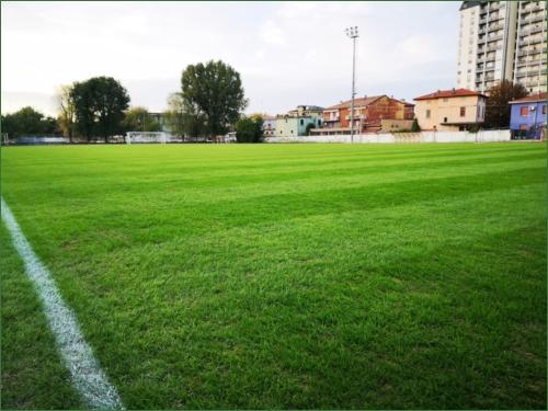 Ladri negli spogliatoi mentre si gioca la partita under 18: rubati decine di smartphone, soldi e scarpe