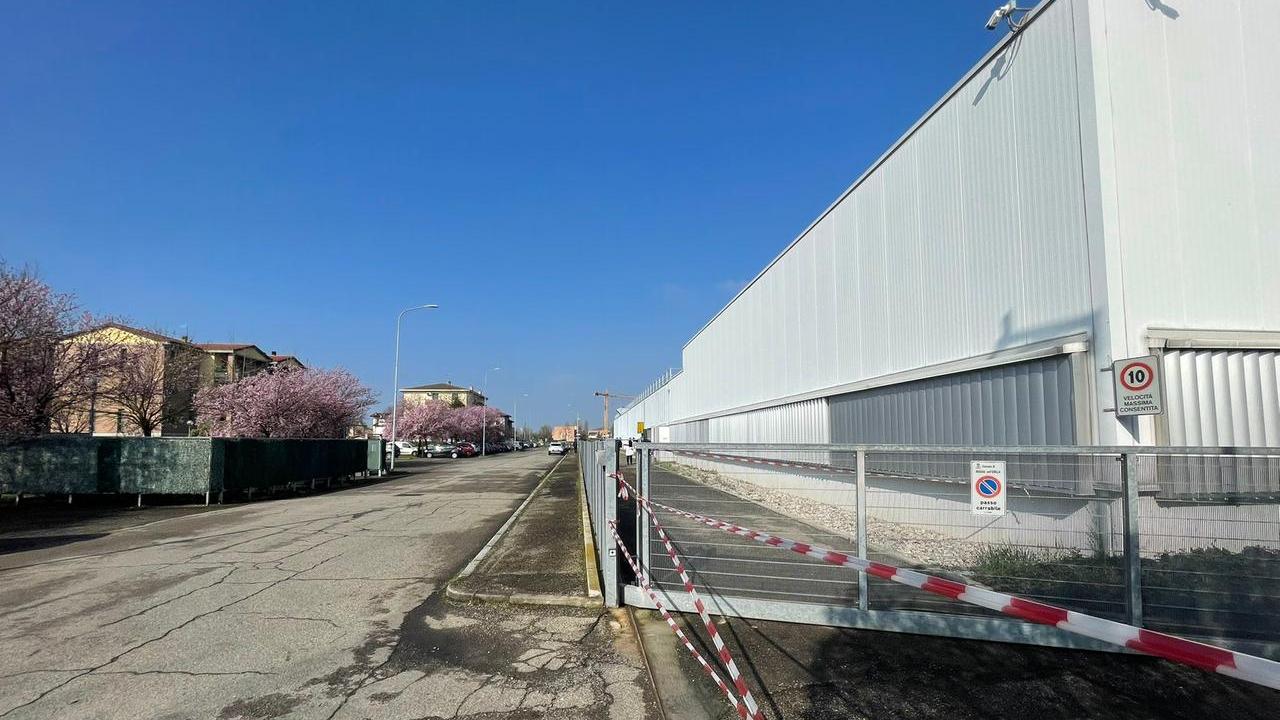 Max Mara, maxi furto alla Manifattura di San Maurizio: i ladri bloccano le strade con le auto e svaligiano il magazzino