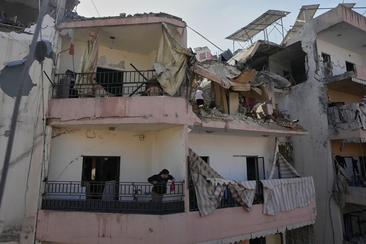 Guerra in Medio Oriente, giorno 14: la Nato abbatte un altro missile in Turchia. Aereo Usa precipitato: 4 morti. Raid sul corteo a Teheran – Diretta