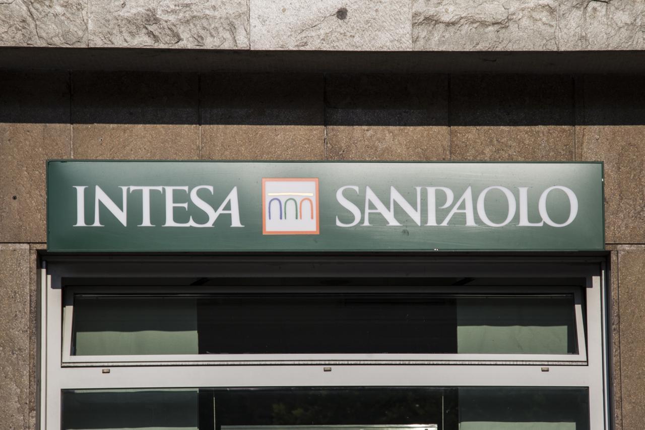 Trattamento illecito dei dati, maxi multa a Intesa Sanpaolo: coinvolti milioni di clienti