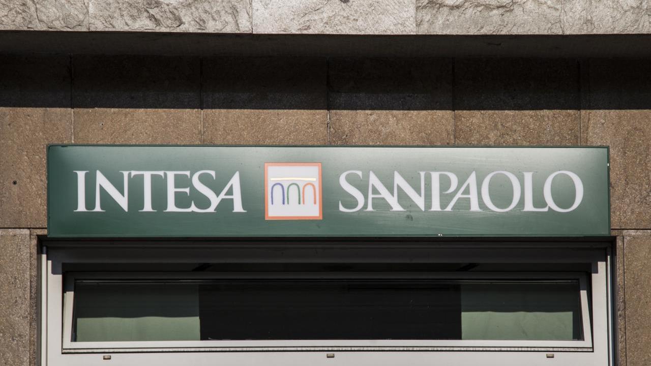 Trattamento illecito dei dati, maxi multa a Intesa Sanpaolo: coinvolti milioni di clienti