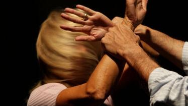 Ferrara, picchiata dal compagno che le estorceva anche soldi per la droga