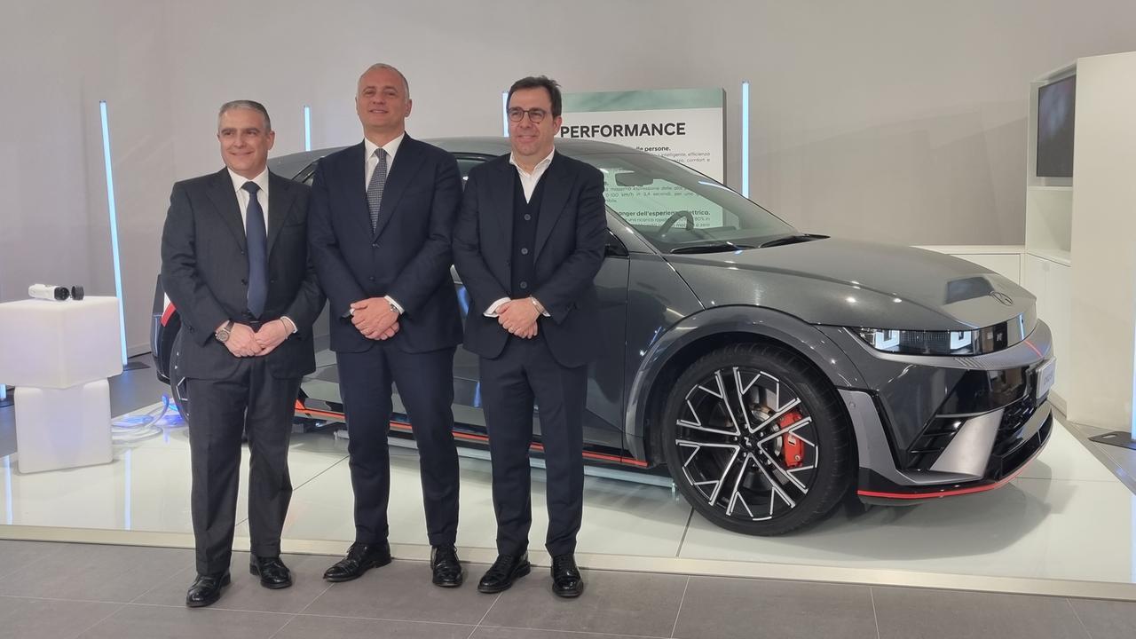 Hyundai in vetrina nel nuovo showroom a Sassari