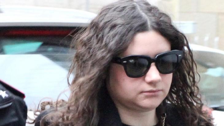 Seppellì i due neonati in giardino, la madre in aula: «Non sono un’assassina, non volevo fare del male ai miei figli» – Le parole choc