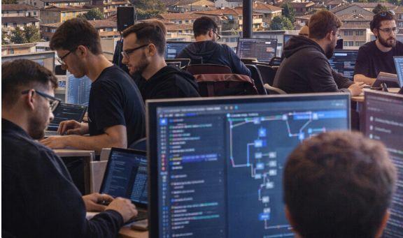 I migliori programmatori di AI pronti a sfidarsi da YF Studio a Sassuolo