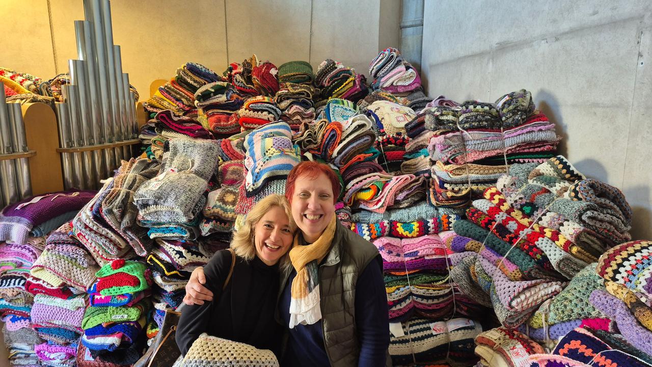 
	Francesca Ranaldi e Daniela Sgrilli con le coperte realizzate

