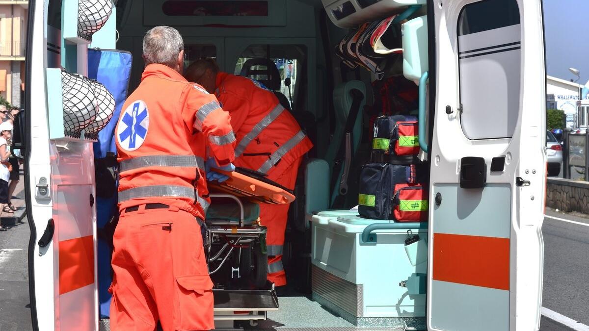 Incidente in scooter: feriti due ragazzi di 17 e 18 anni. Uno è grave