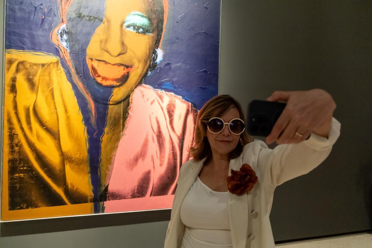 Bentornato Andy Warhol. A Ferrara inaugura “Ladies and Gentlemen” e c’è anche Sgarbi