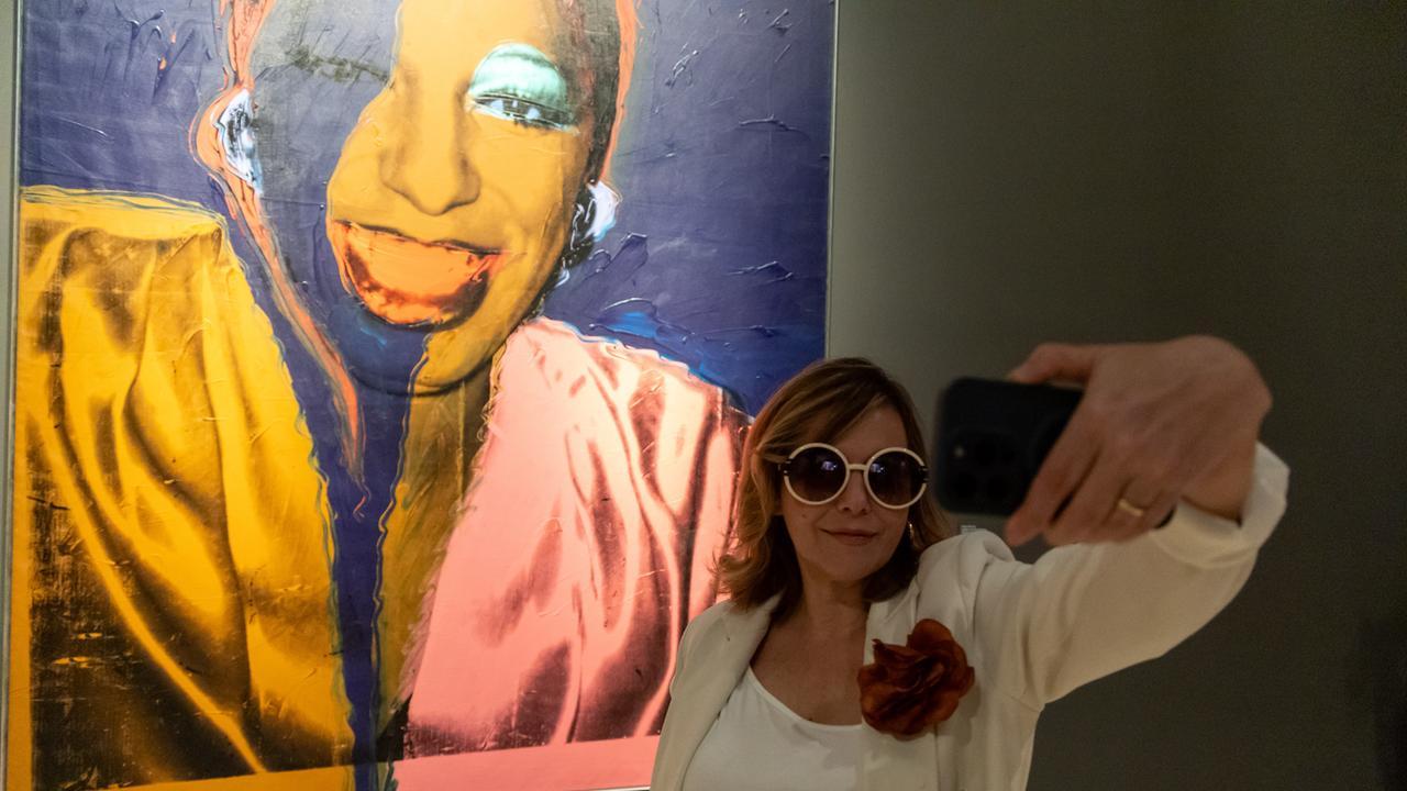 Bentornato Andy Warhol. A Ferrara inaugura “Ladies and Gentlemen” e c’è anche Sgarbi