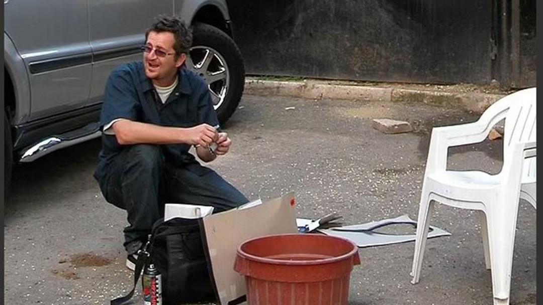 Un’inchiesta svela la vera identità di Banksy: ecco chi è