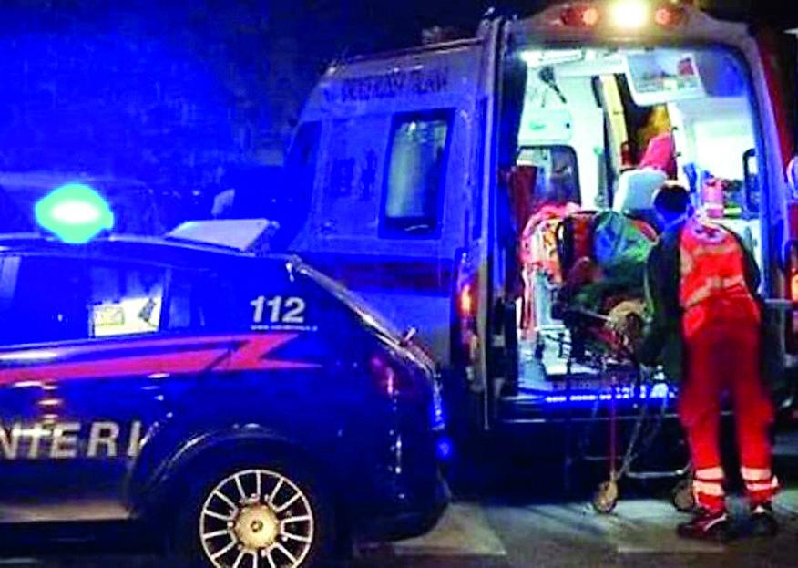 Investe un pedone e scappa: caccia a un furgone bianco