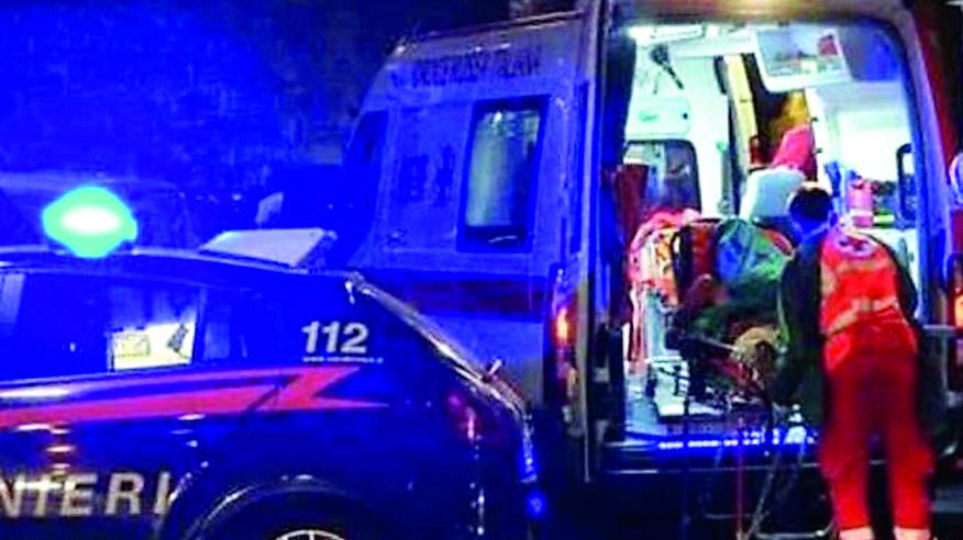 Investe un pedone e scappa: caccia a un furgone bianco