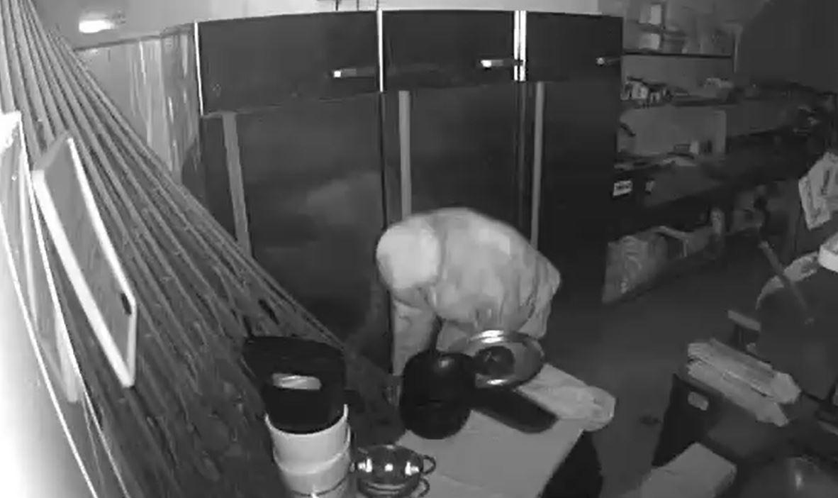 Spaccata alla Vecchia Latteria: il ladro ripreso dalle telecamere