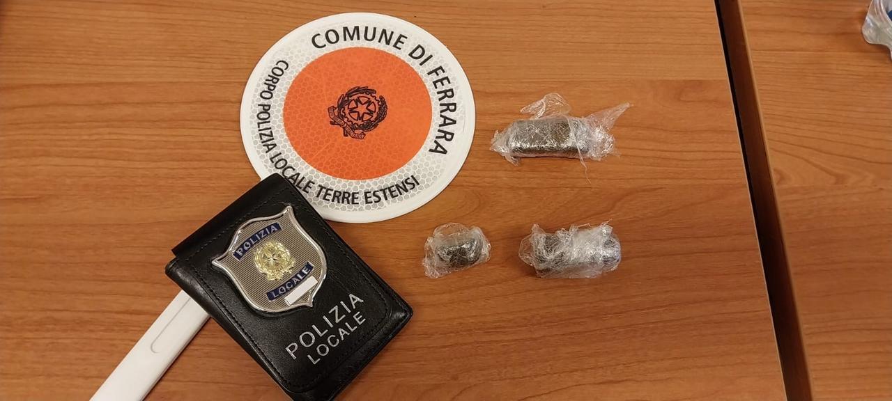 Ferrara, contrasto allo spaccio: sequestrati oltre 55 grammi di hashish