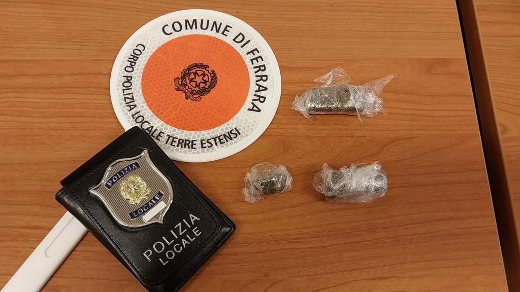 Ferrara, contrasto allo spaccio: sequestrati oltre 55 grammi di hashish