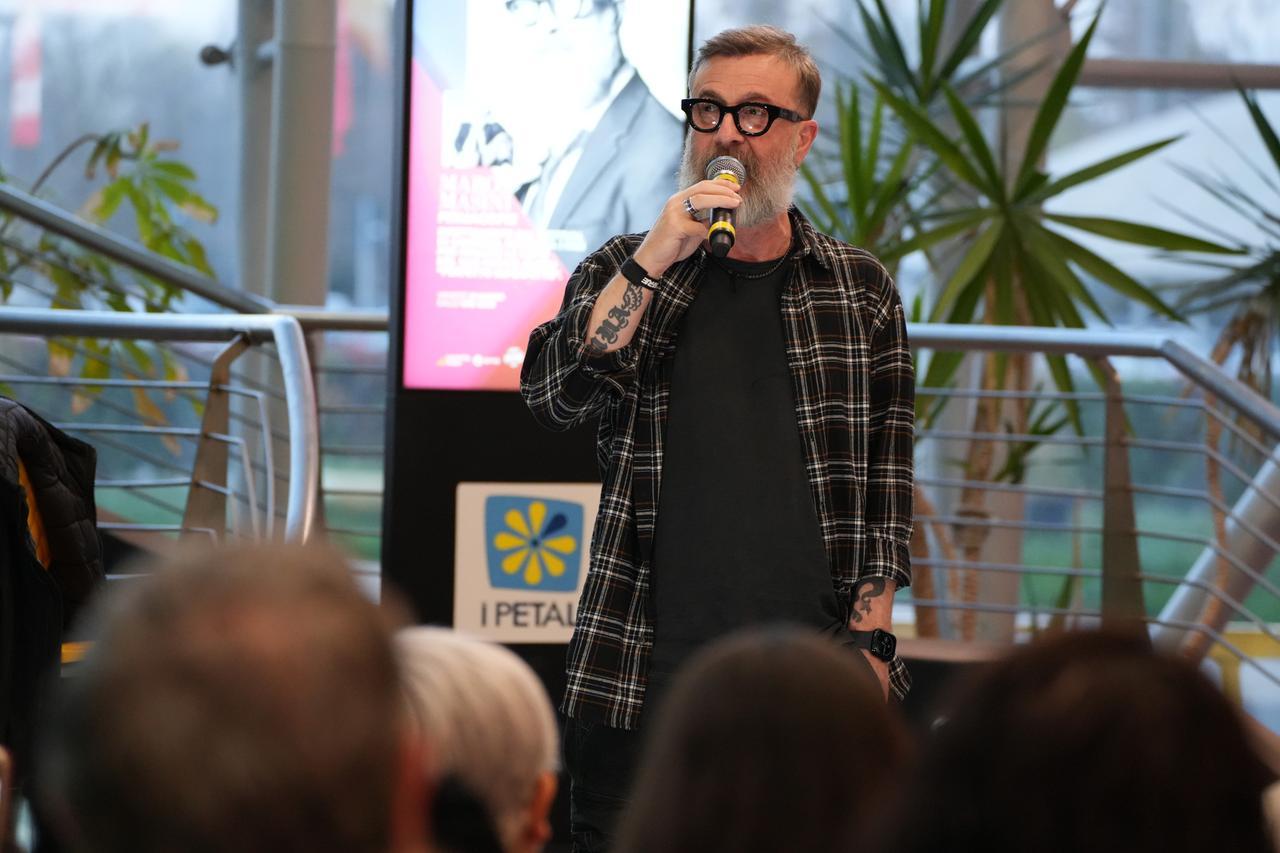 Marco Masini ai Petali, trecento fan per le hit storiche e il firmacopie