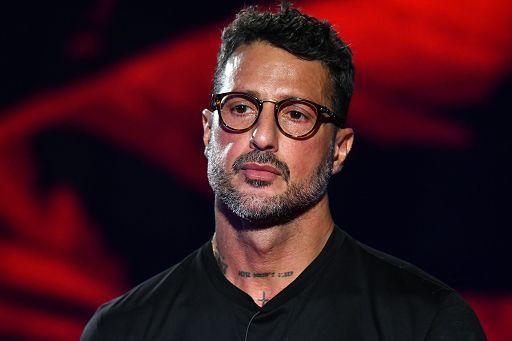 Fabrizio Corona arriva in Sardegna: per la prima volta a teatro con “Falsissimo”- Info e date