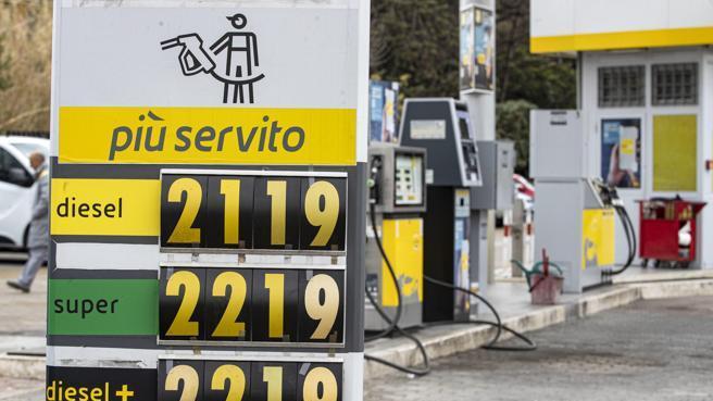 Gasolio sopra i 2 euro, allarme trasporti: «Così rischiamo di fermarci». La Cna di Livorno indica cosa fare