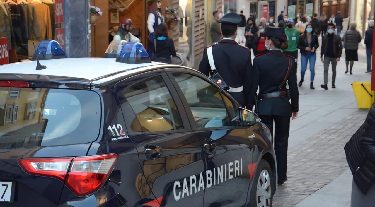 Appena denunciato per furto viene sorpreso dopo poche ore a rubare nuovamente: arrestato