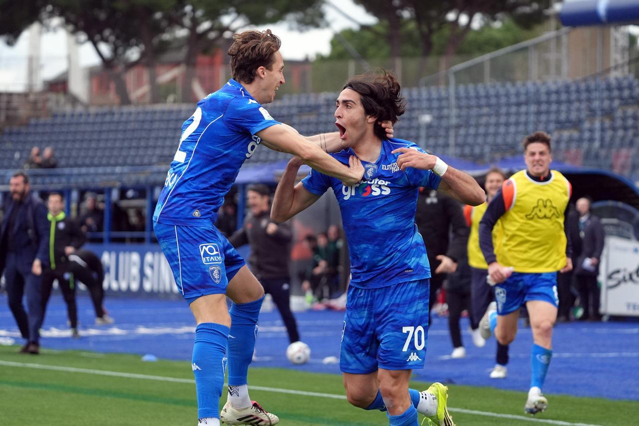 
	L'esultanza di Edoardo Saporiti dopo il gol del 2-2 (foto Nucci)

