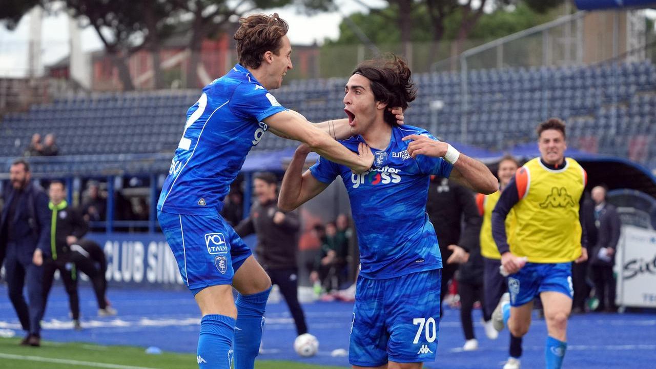 L'esultanza di Edoardo Saporiti dopo il gol del 2-2 (foto Nucci)
