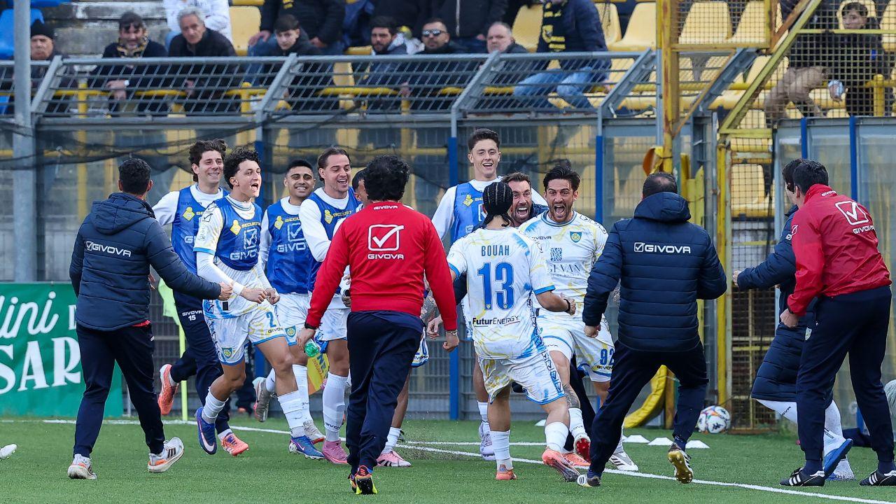 L'esultanza di Torregrossa 