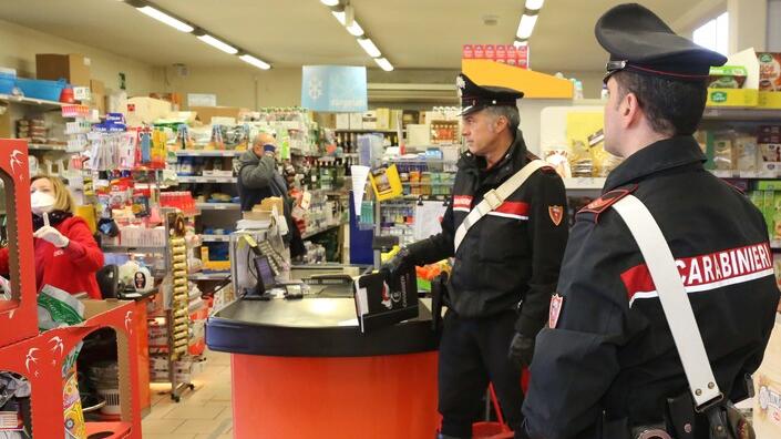 Rapinò col coltello all’Ecu di Bagnolo: arrestato un uomo di 48 anni