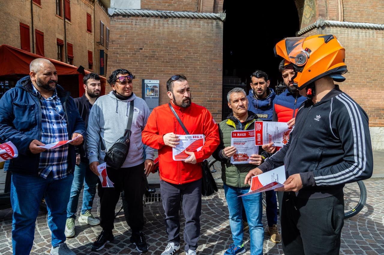 Ferrara, Cgil in piazza al fianco dei rider: «Paghe minime e zero tutele»