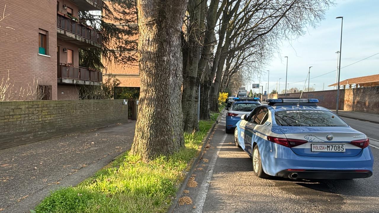 Ferrara, donna ferita con un coltello: indaga la polizia