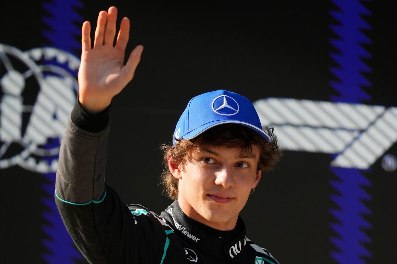 F1, Kimi Antonelli vince in Cina e a 19 anni scrive la storia