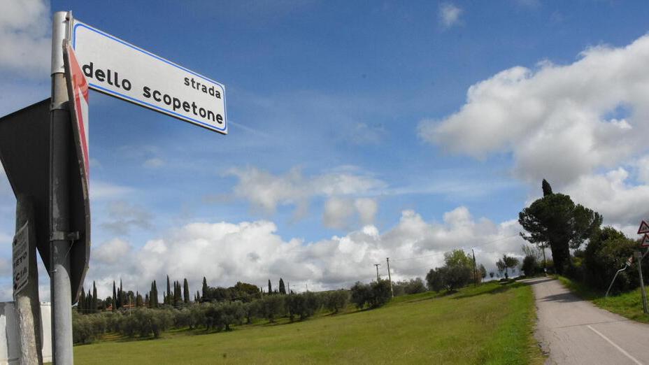 Grosseto, muore davanti al figlio incastrato nel trattore in piscina<br type="_moz" />